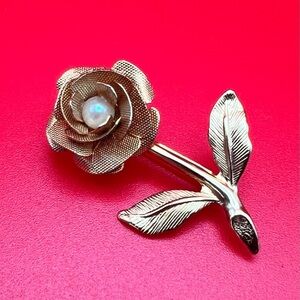 Vintage Rose Faux Pearl Pin Brooch Gold Tone Metal Mesh Flower